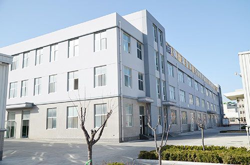 公司本著以人為本、誠信待人的理念，培養(yǎng)造就了一批專業(yè)人員